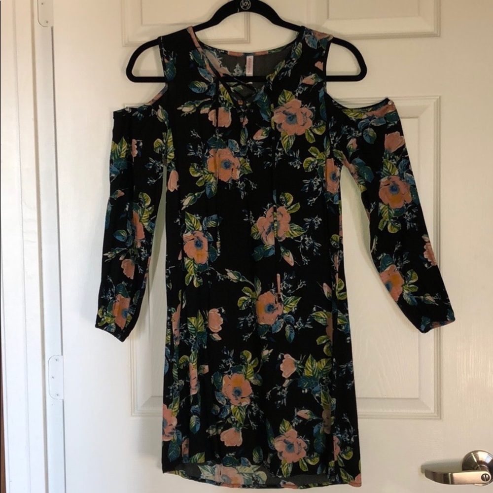 🍉 Xhilaration Cold Shoulder Floral Dress
